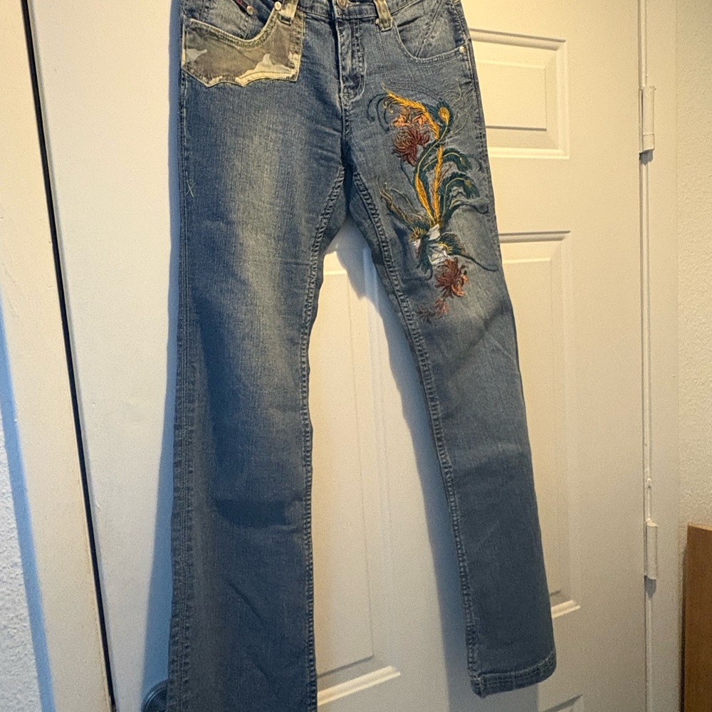 Gorgeous Embroidered Women's Jeans - Picture 2 of 16